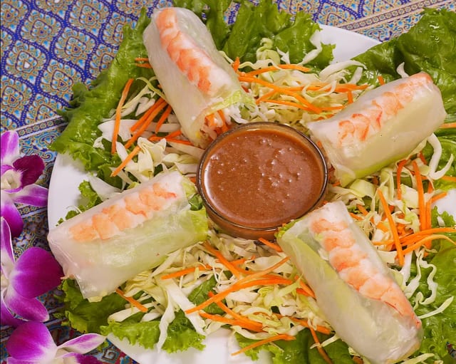 2. Summer Rolls / 生春巻き (4 Halves).